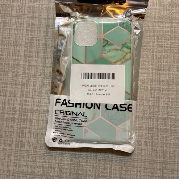 Retro Vintage IPhone 11 Pro Max - Picture 3 of 7